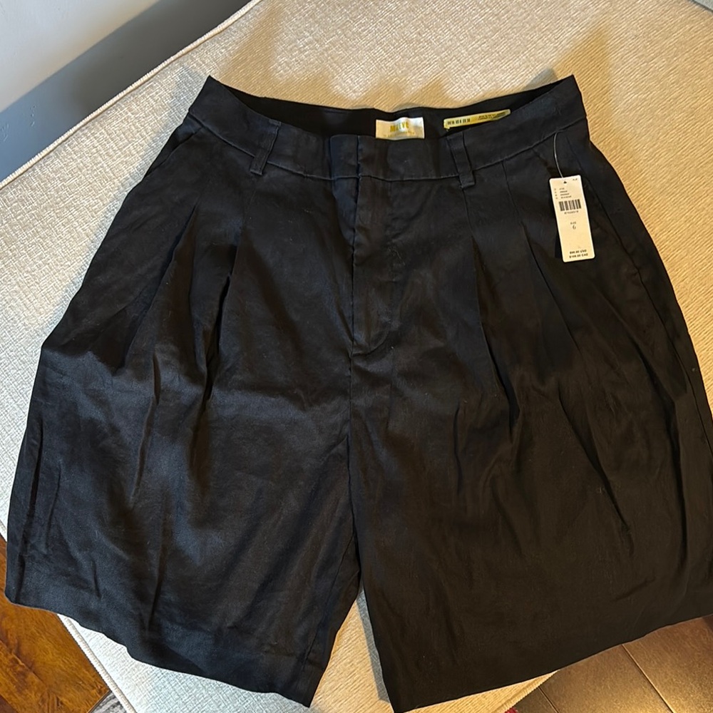 Maeve Black Flat Front Shorts Casual Style, size 6 NWT bought at Anthropologie